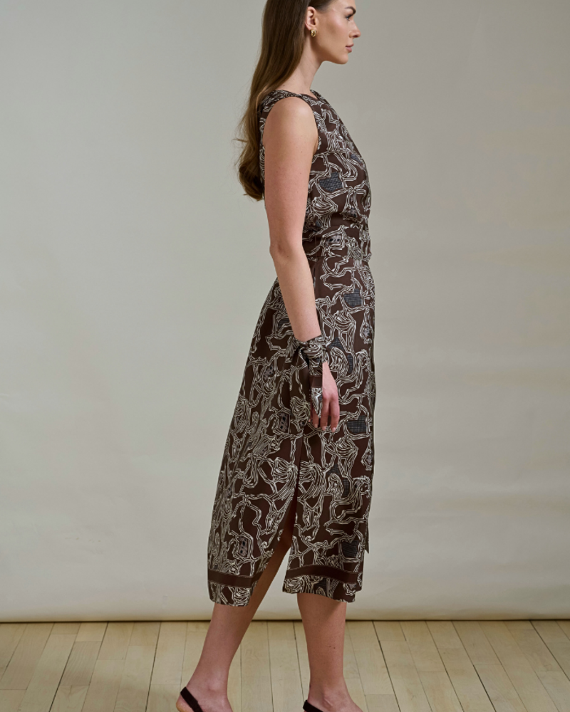 SILK SLEEVELESS DRESS: WELLINGTON CHOCOLATE