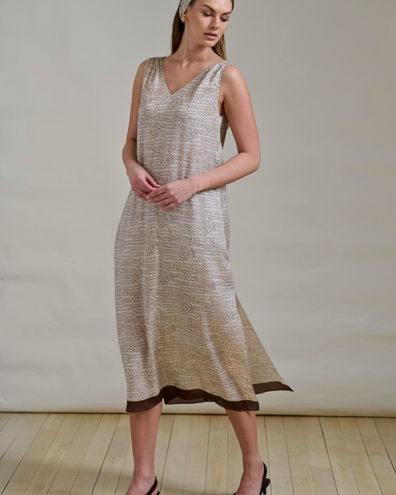 SILK SLEEVELESS DRESS: SARATOGA