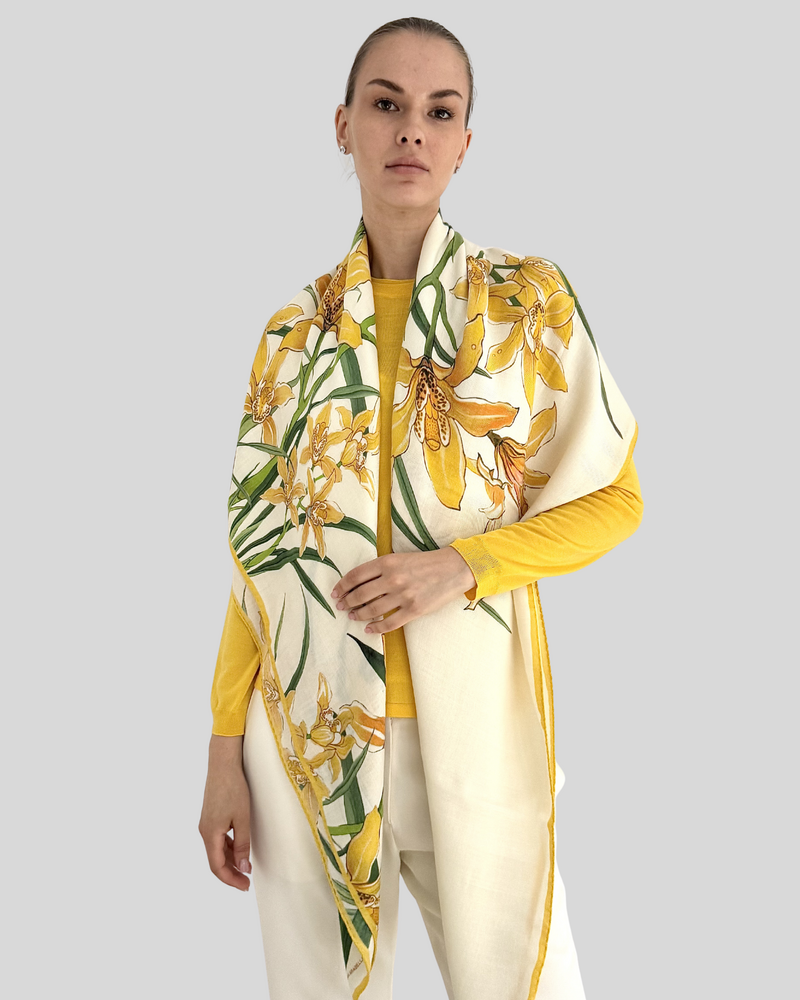 SUPERFINE LIGHT WEIGHT CREW SWEATER: YELLOW