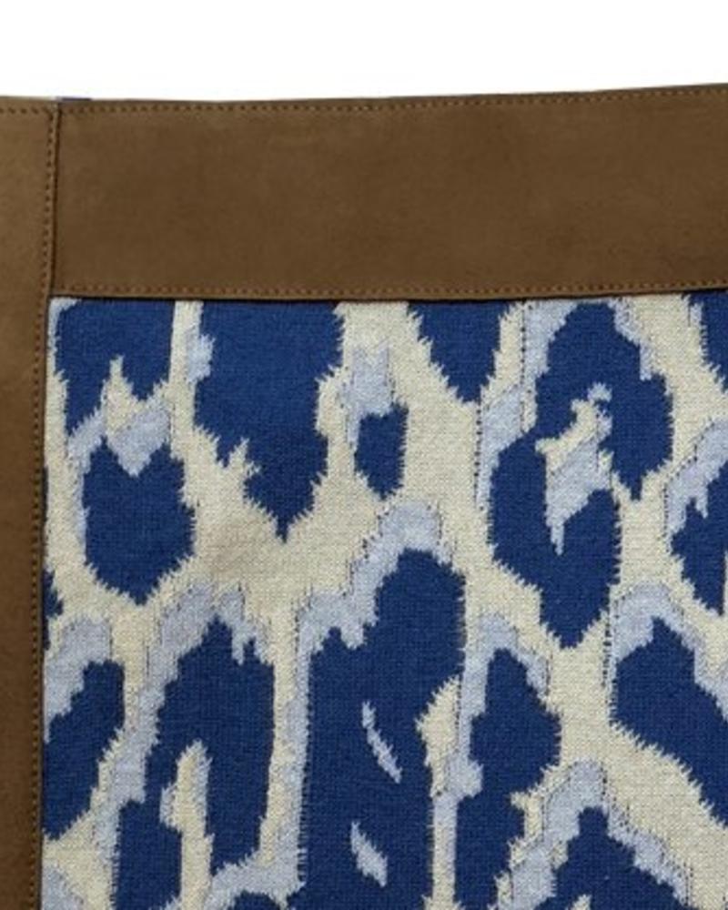 COTTON KNITTED LEOPARD THROW WITH SUEDE BORDER: 52" x 75" :  BLUE