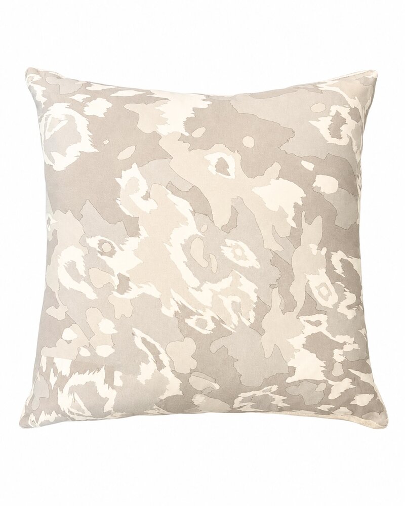 SILK CREPE PRINTED PILLOW W/ LINEN TRIM: 21"X21": LEOPARD-GRAY