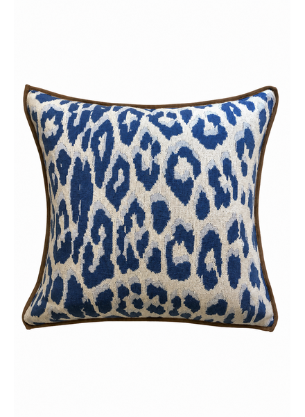 COTTON KNITTED LEOPARD PILLOW: 21" X 21": BLUE