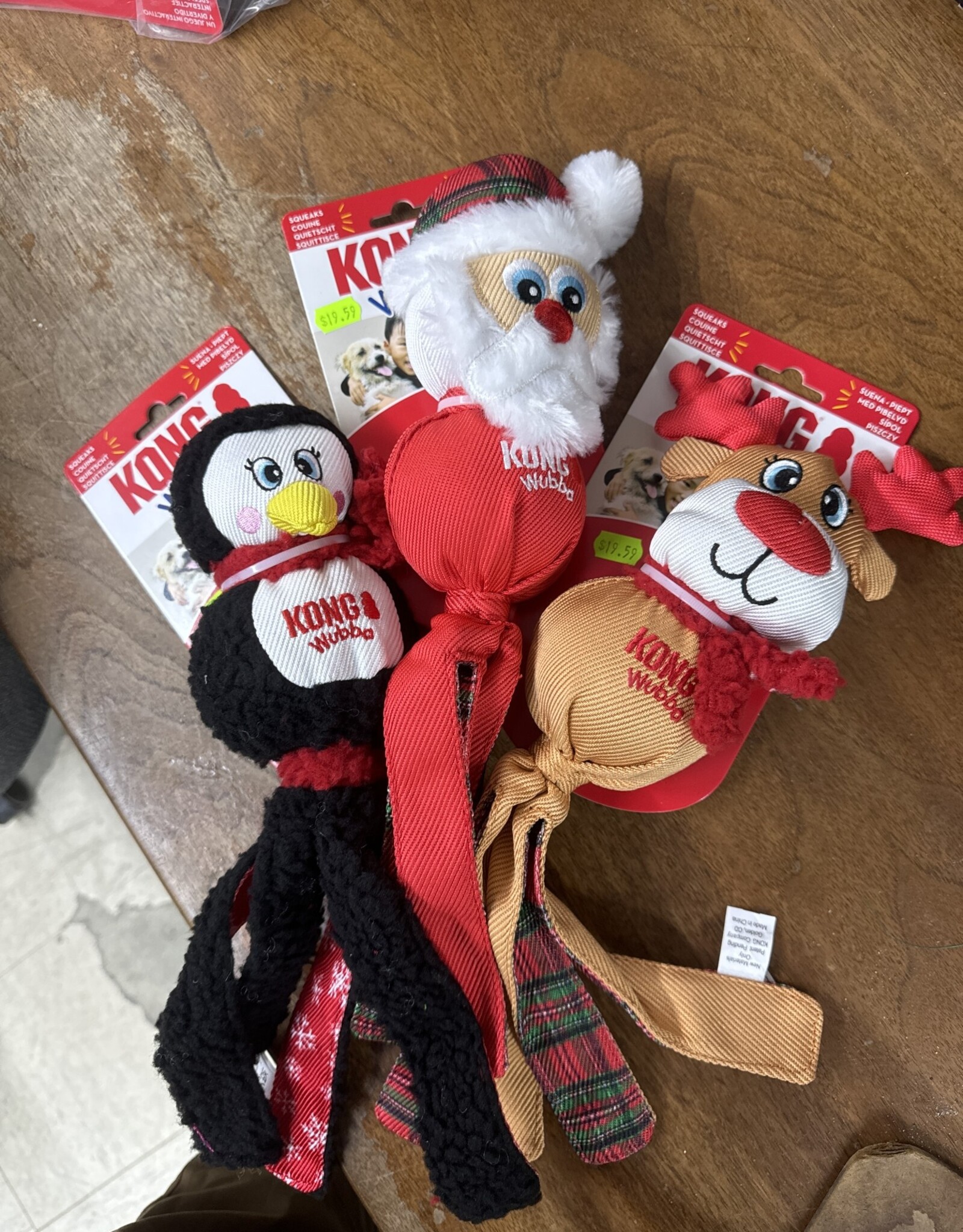 KONG COMPANY Kong Holiday Wubba Assorted Large