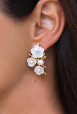 VD Delicate Pearl Flower Studs