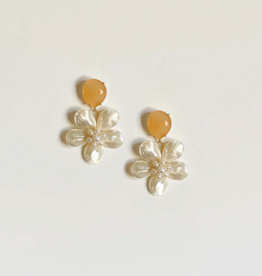 VD Apricot & Small Pearl Flower Earrings