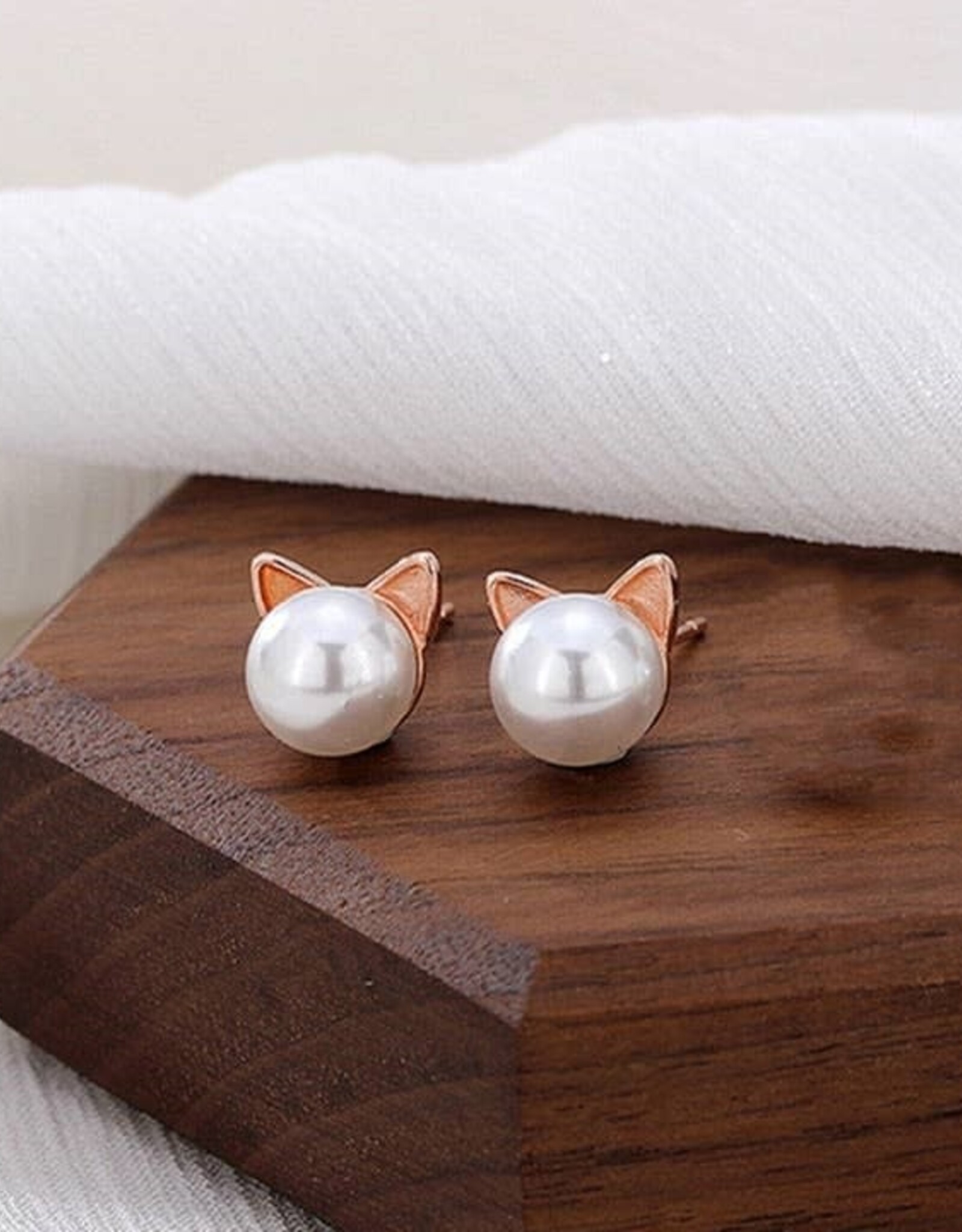 Dainty Cute Cat Pearl Stud Earrings in 925 Sterling Silver