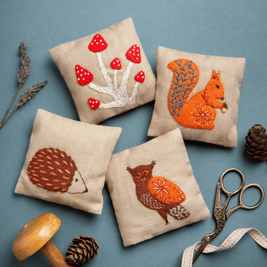 Corinne Lapierre Limited Corinne Lapierre - Sachet de lavande en lin à broder et assembler