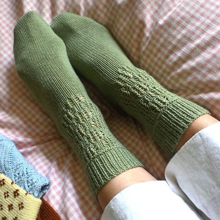 Coloris, une collection de patrons de chaussettes tricotées