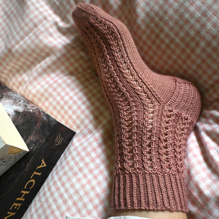 Coloris, une collection de patrons de chaussettes tricotées