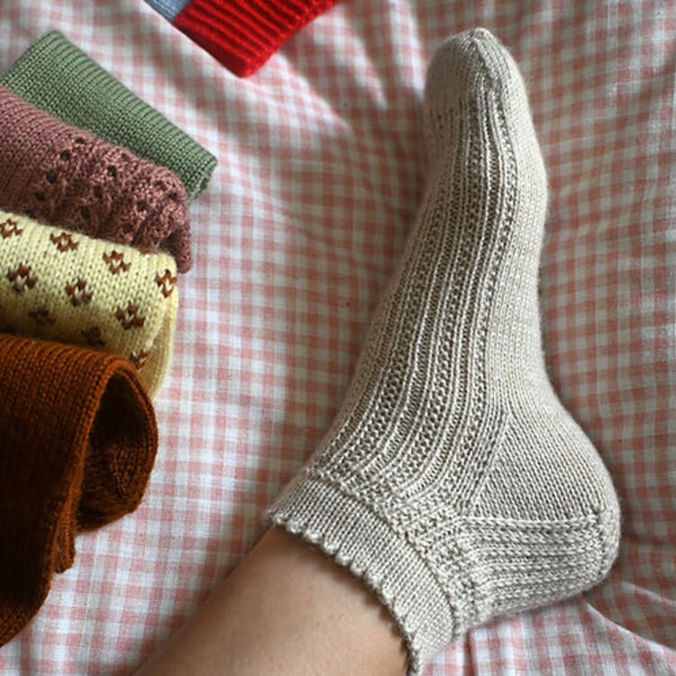 Coloris, une collection de patrons de chaussettes tricotées