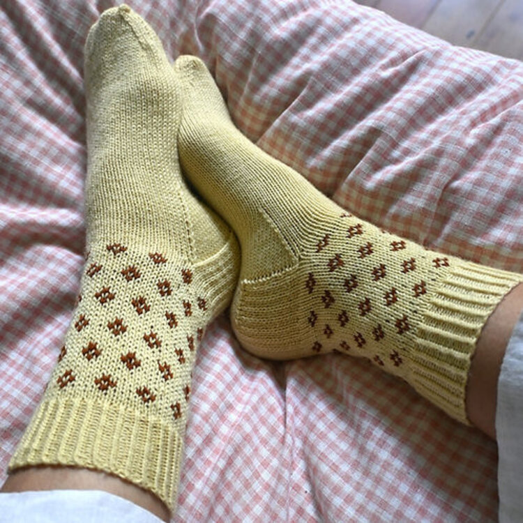 Coloris, une collection de patrons de chaussettes tricotées