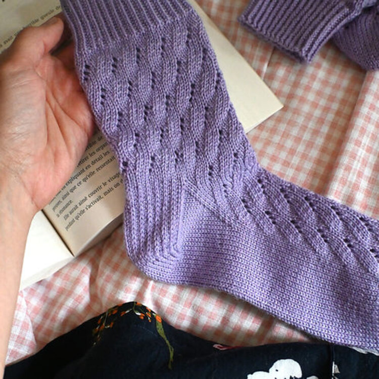 Coloris, une collection de patrons de chaussettes tricotées