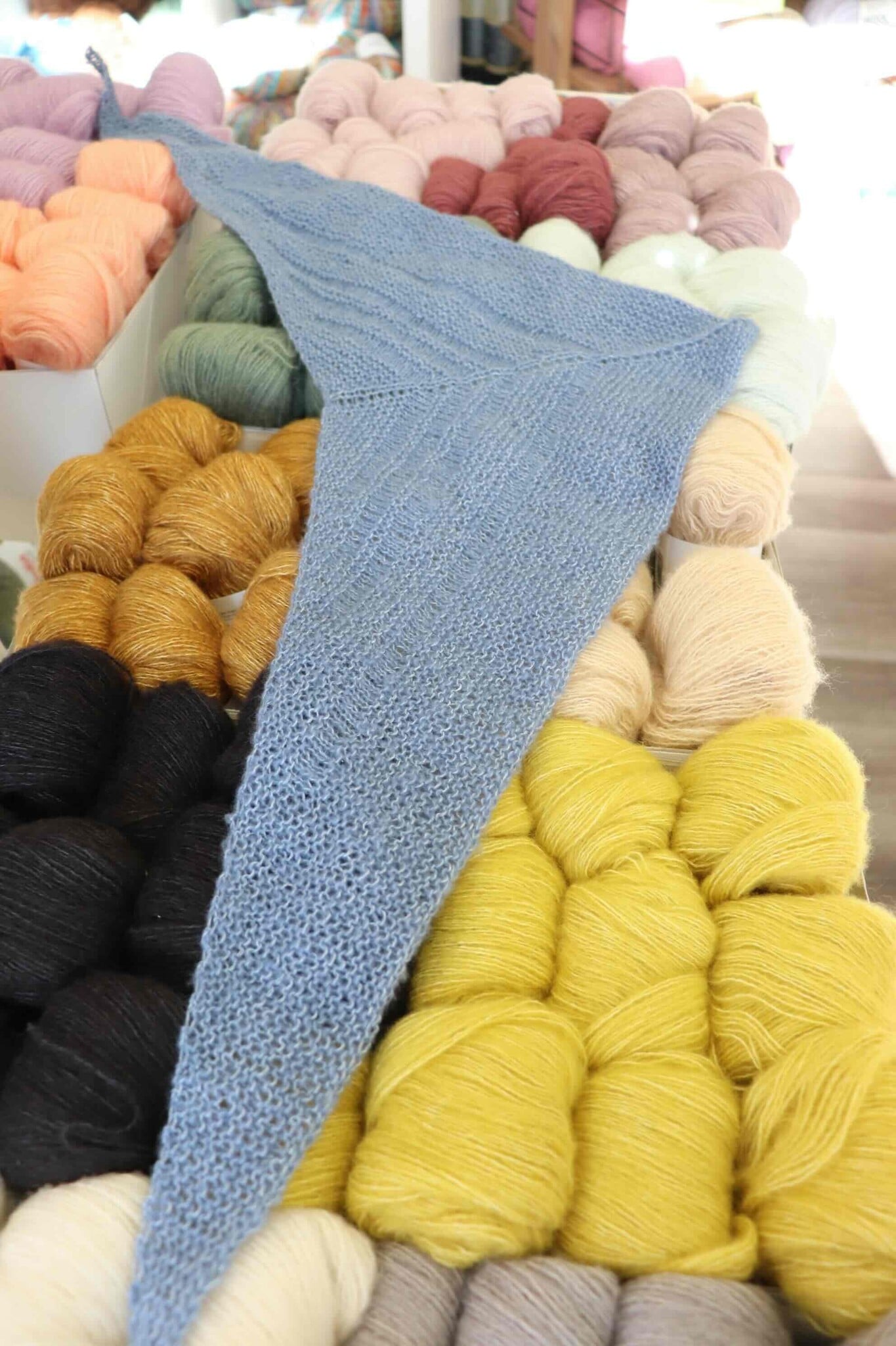 Foulard Lindberg en Atenea de Katia Yarns