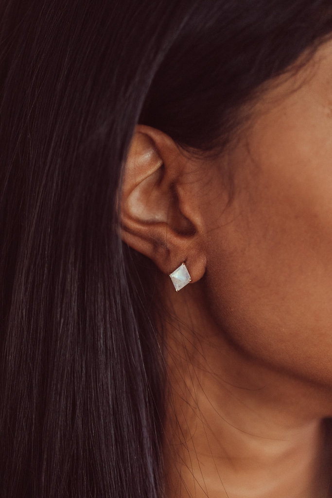 Sarah O Kite Moonstone 4 Prong Stud Earrings 14kyg