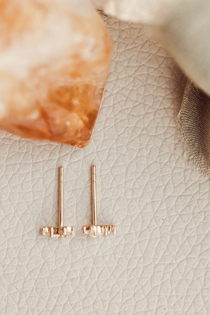 Sarah O .24 ct Tiny Round Diamonds Curved Stud Earring 14kyg