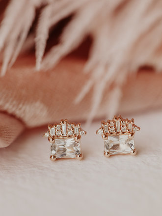 06 ct Diamond and Gold Pyramid Stud Earrings 14kyg - Sarah O.