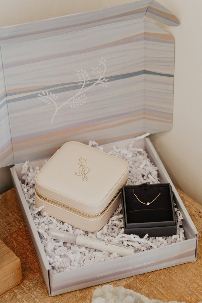 Sarah O Traveler Gift Box with Bezel Diamond Bolo Bracelet