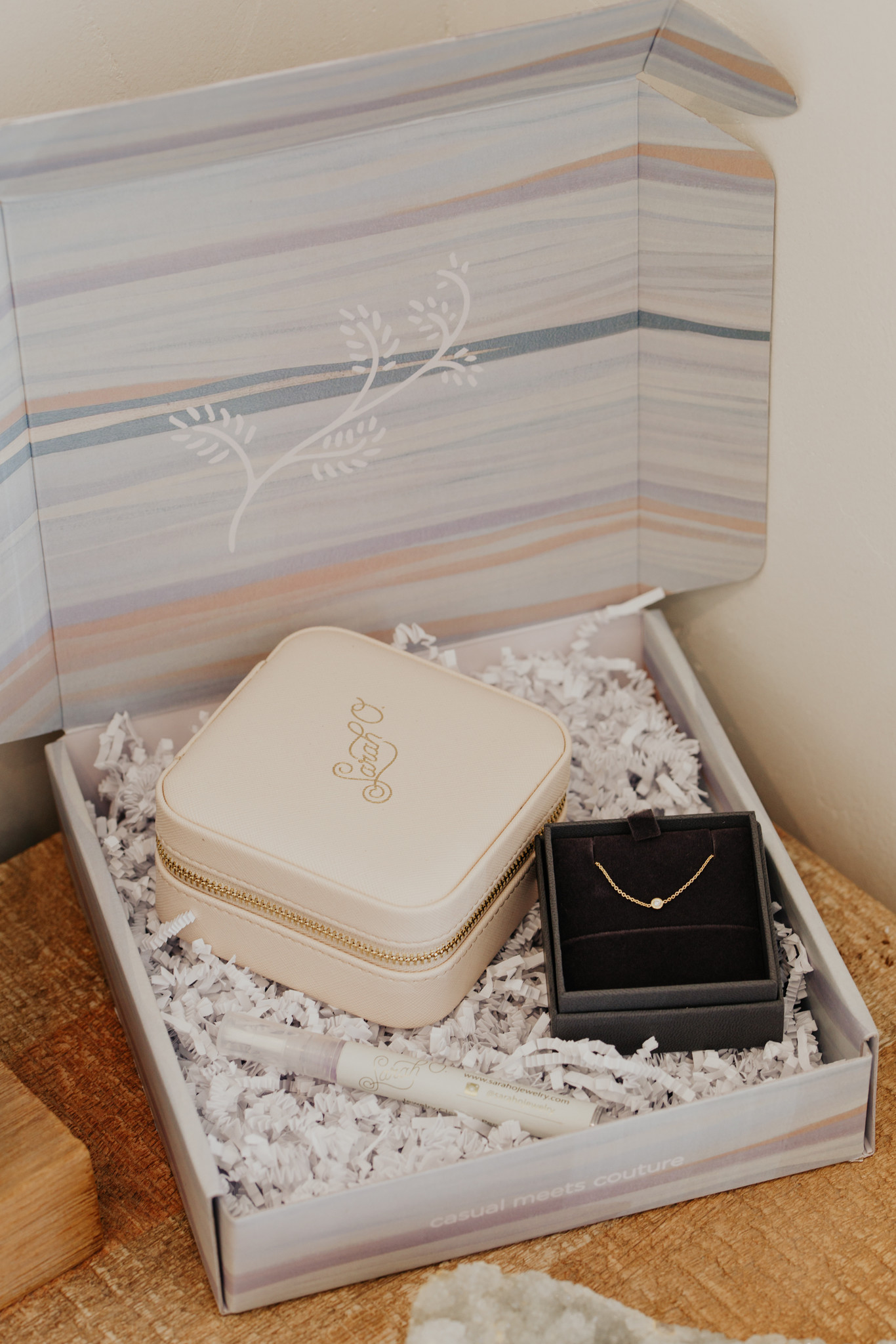 Katie Loxton OCCASION GIFT BOX TIE THE KNOT BRACELETS