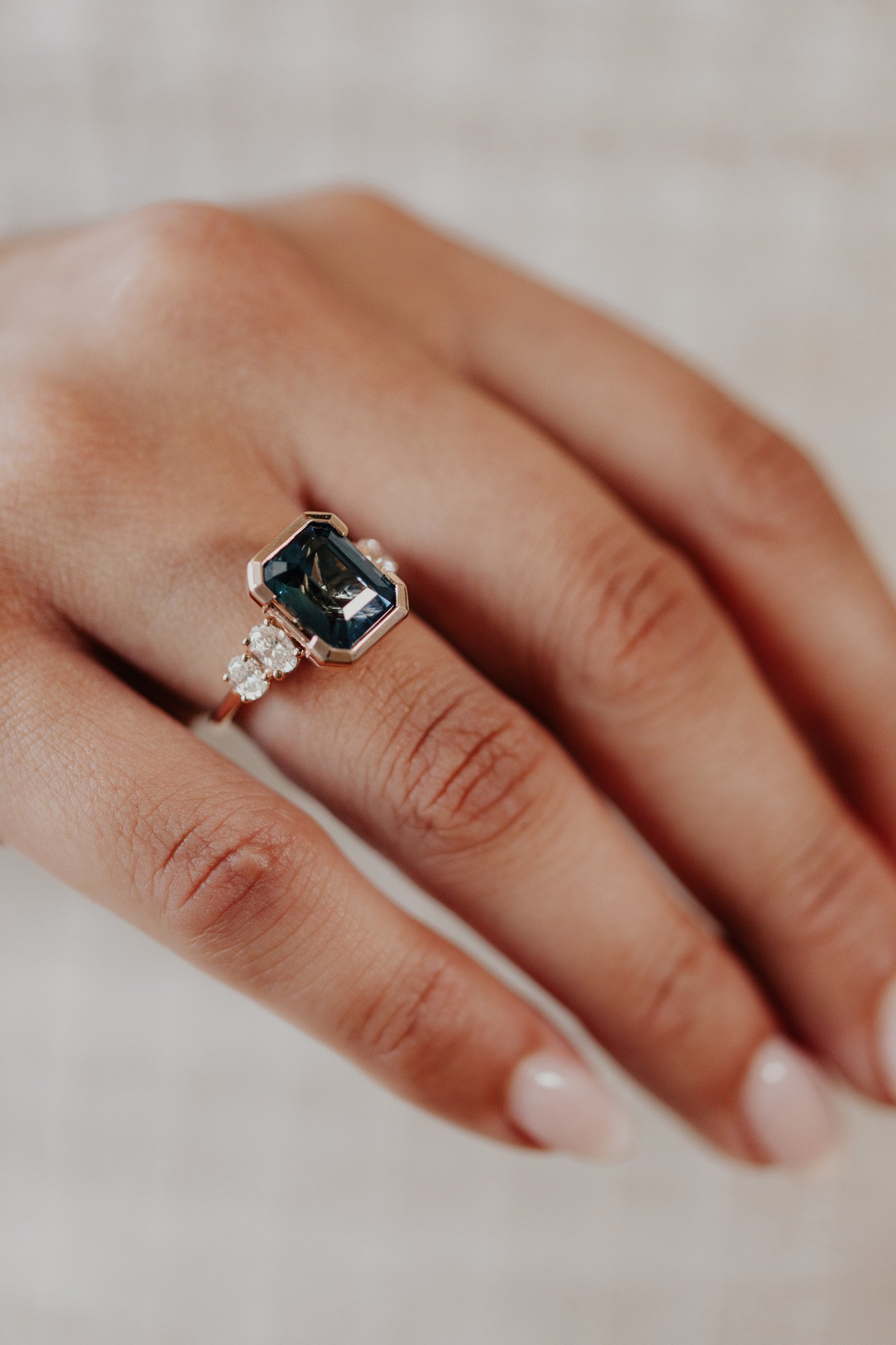 Art Deco Emerald Engagement Ring with Baguette Diamonds – ARTEMER