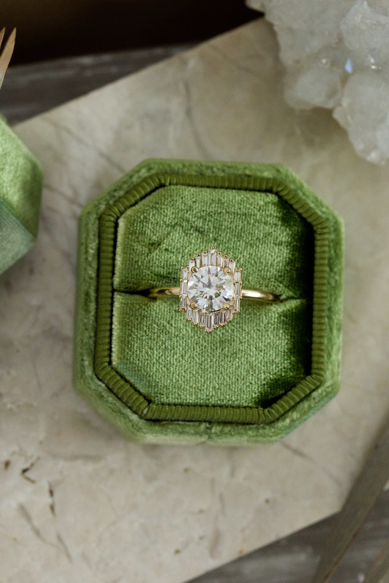 14kt Yellow Gold Round Cut Star Halo Diamond Engagement Ring
