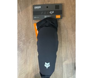 FOX Fox Enduro D30 Knee Sleeve Black The Bike Place