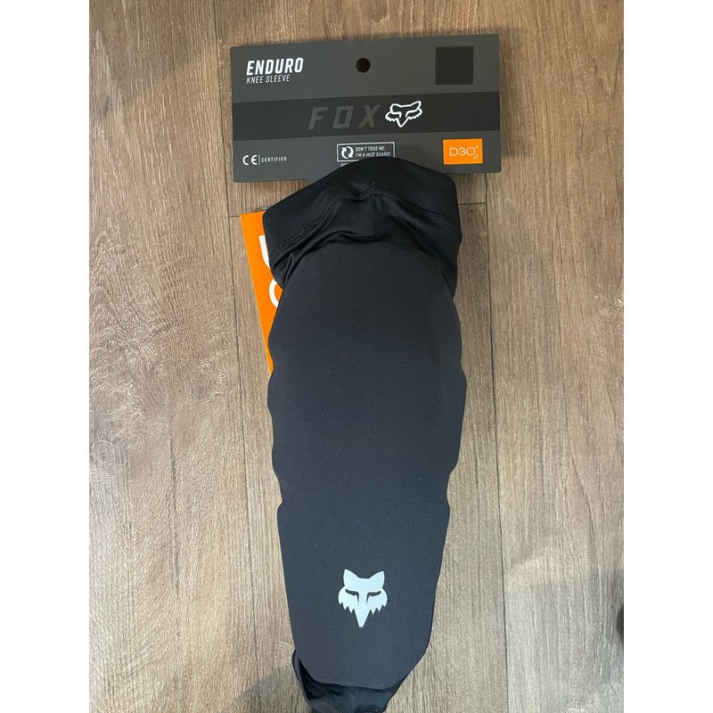 FOX Fox Enduro D30 Knee Sleeve- Black w. White