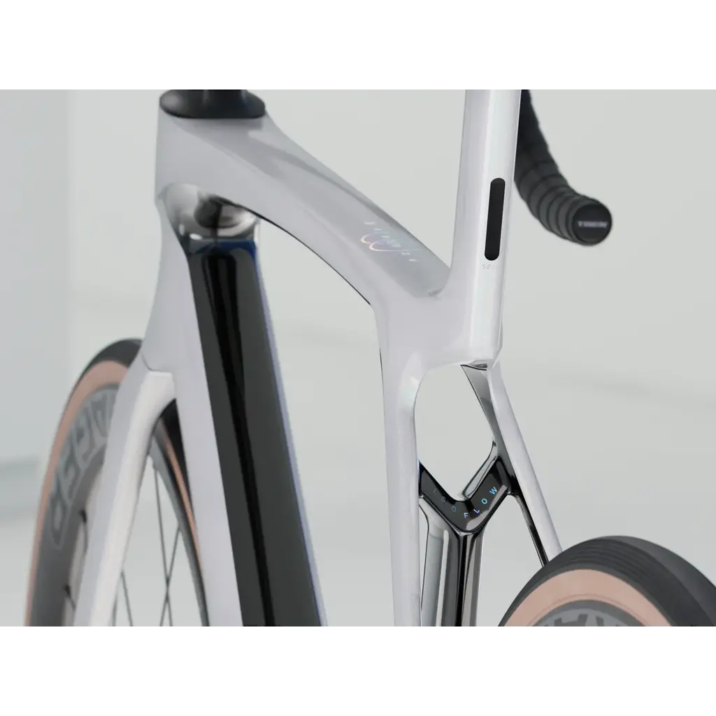 Trek Trek Madone SL 6 Gen 8 White Prismatic
