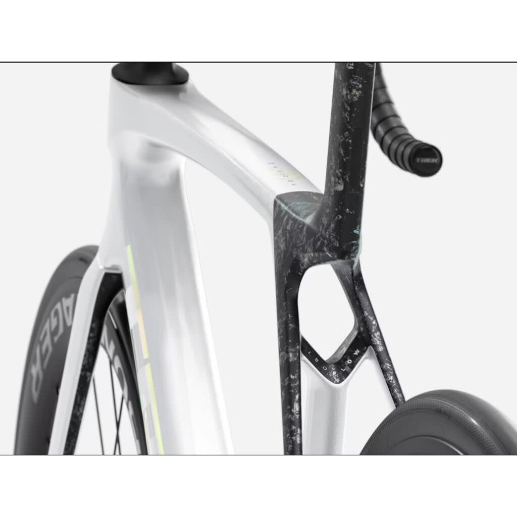 Trek 2026 Madone SL 6 Gen 8-Gloss Crystal White/Matte Deep Smoke