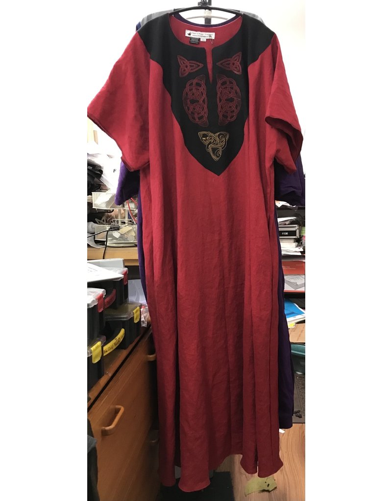 Cloak and Dagger Creations G1124 - Red Linen Short Sleeve Gown w/Celtic Knot & Knot with Cat Embroidery on Black Collar, Pockets