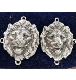 Cloakmakers.com Lion Heads Natural Cloak Clasp - Pewter