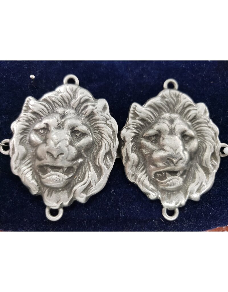Cloakmakers.com Lion Heads Natural Cloak Clasp - Pewter