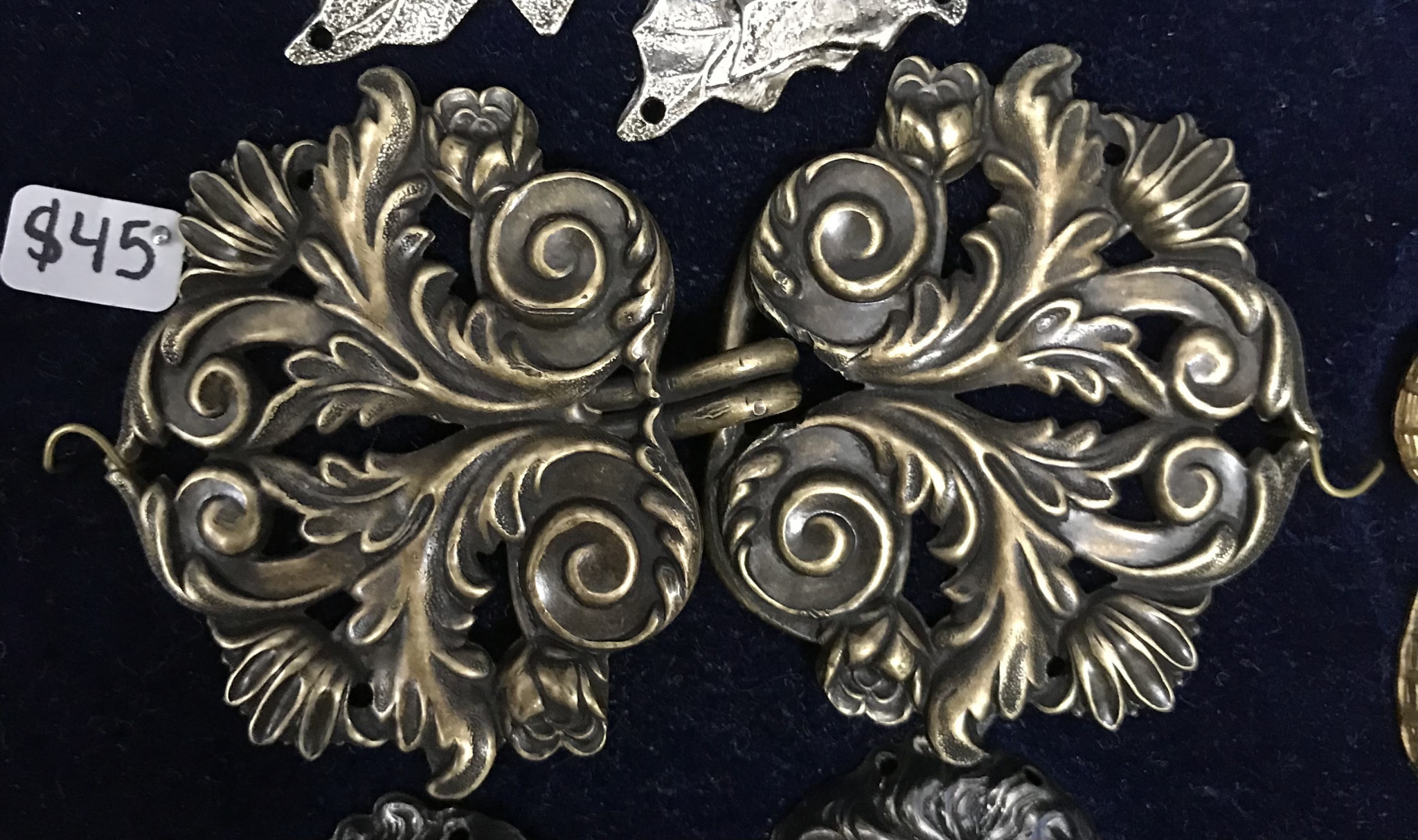 Pair of Metal Leaf Cloak Clasp Set of 2 sylvan Silver & Bronze