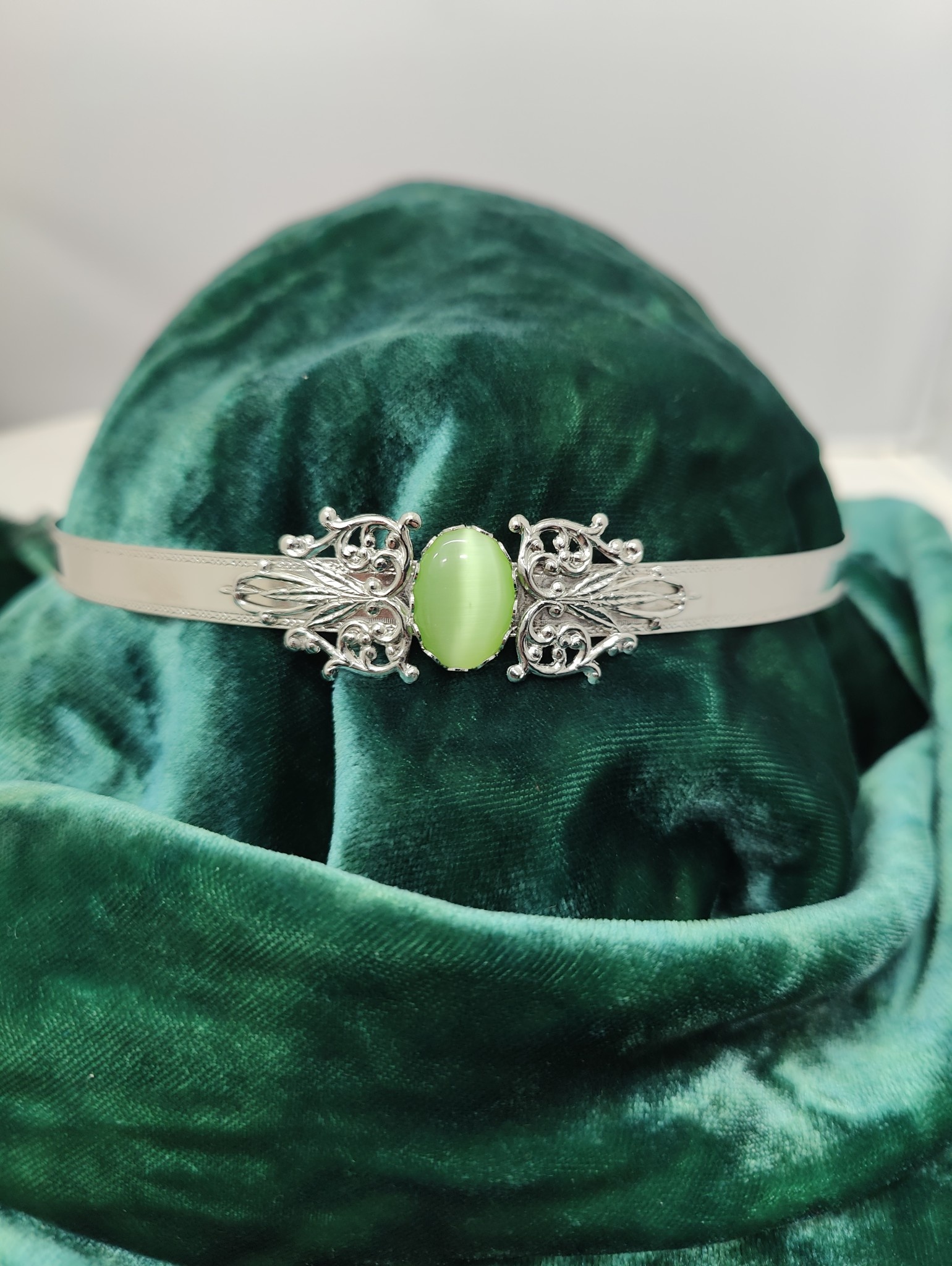Filigree Heart Ornament Unisex Circlet - Green Catseye Oval