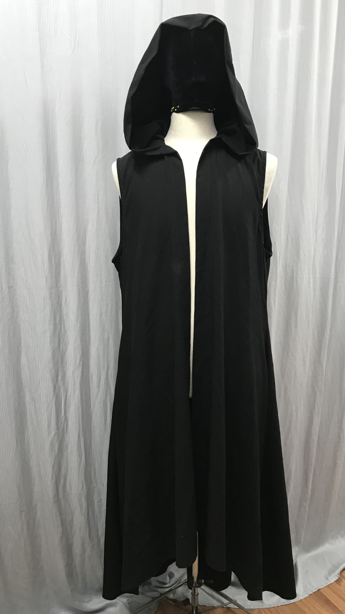 J850 - Black Hooded Sleeveless Vest - Cloak & Dagger Creations