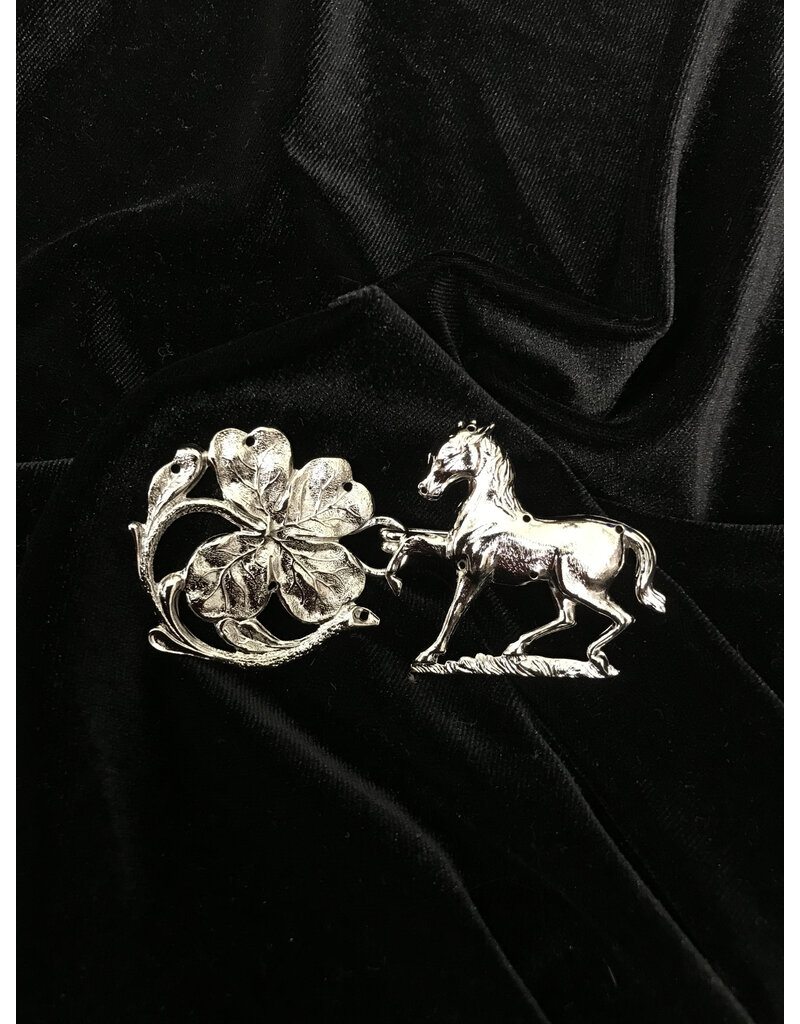 Cloakmakers.com Horse Prancing & Shamrock Clasp - Silvertone Plated