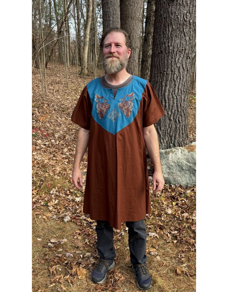 Cloakmakers.com J859 - Brown Cotton Short Sleeve Tunic w/ Wolf & Knot Embroidery on Teal Collar