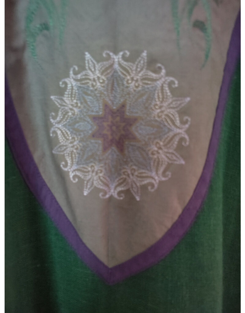 Cloakmakers.com G1196-Washable Green Linen Gown w/ Dual Cat Embroidery & Pockets