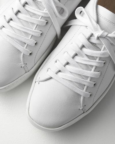 How to Pull Off the Sneaker Trend
