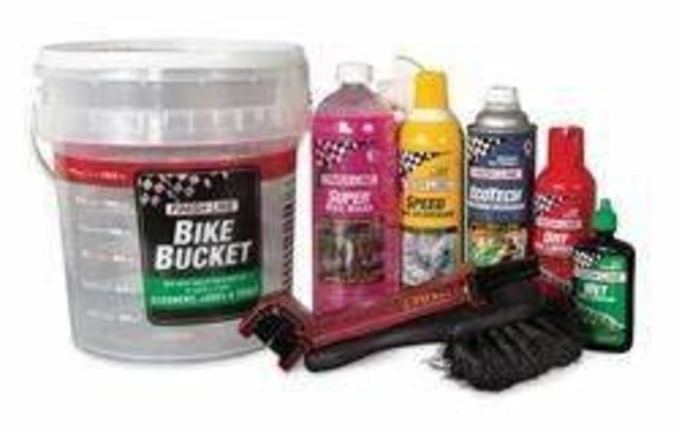 Finish Line PRO CARE BUCKET 8.0 Cleaning Kit
