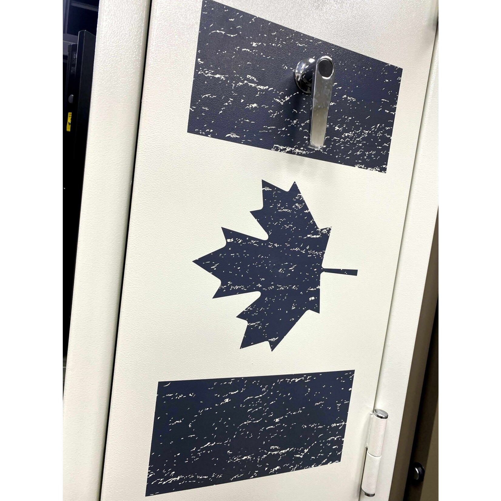 HQ Outfitters HQ Outfitters 24 Gun, Fire Rated Safe w/ Electronic Lock, Canada Flag White Out (HQ-SFR-24CAF)