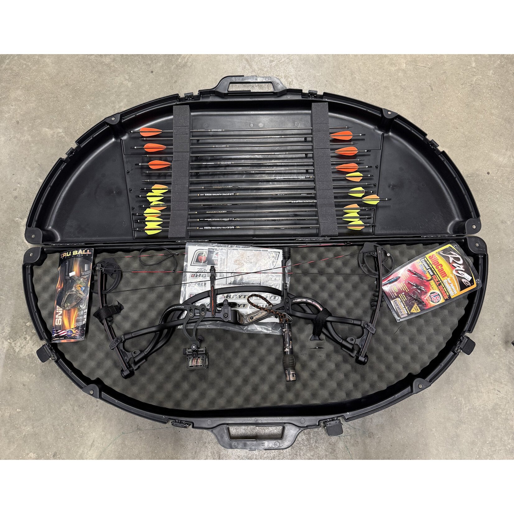 CS LH Hoyt Carbon Tech / Carbon Element  w/Arrows