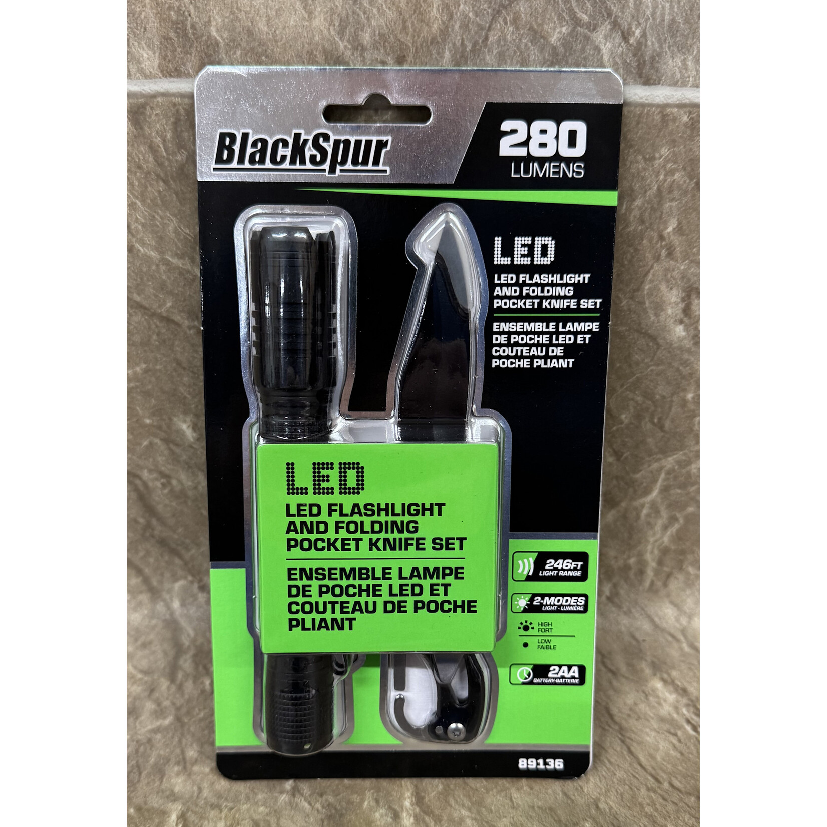 Blackspur Black Spur LED Flashlight and Folding Pocket Knife Set (89136)