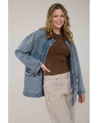 Contrast Collar Latch Hook Washed Denim Jacket - Anima Bella Salon