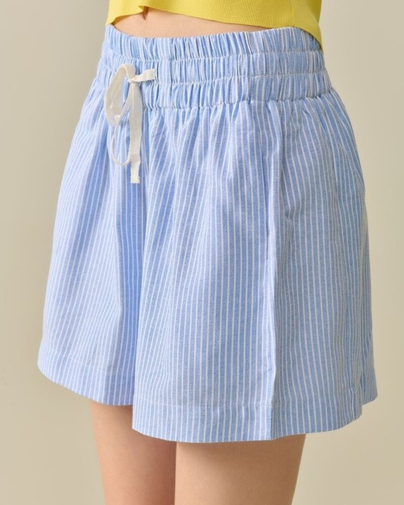Q2 Blue and white striped shorts