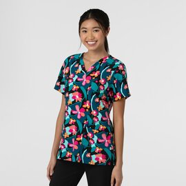 WonderWink Wink Women's Fitted 3-Pocket V-Neck Print Scrub Top 6657