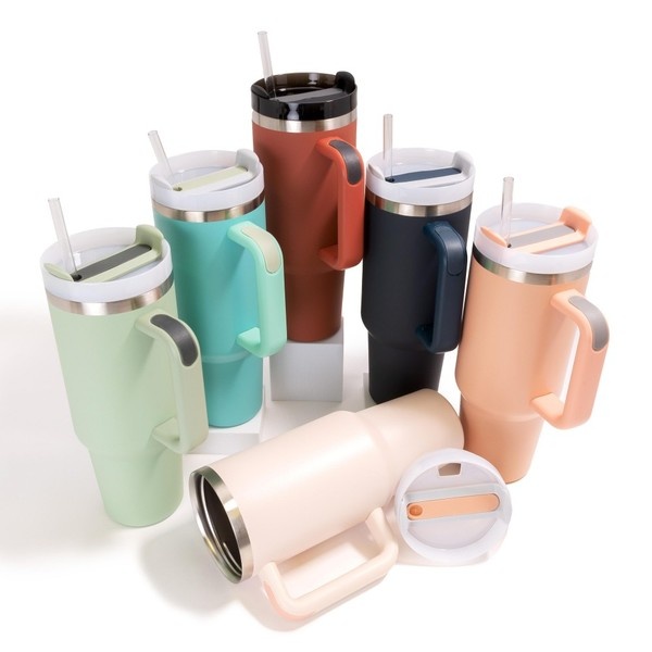 https://cdn.shoplightspeed.com/shops/617125/files/53215198/40oz-travel-tumbler-with-handle.jpg