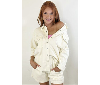 CREAM BUTTON FRONT SHORT
