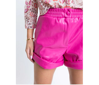 FUCHSIA PLEATHER SHORTS