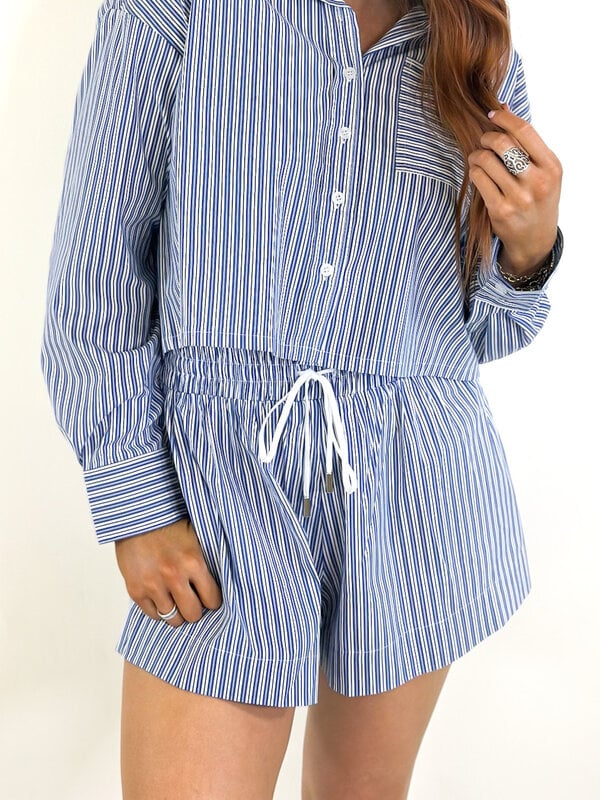 NAVY STRIPE ELASTIC SHORT