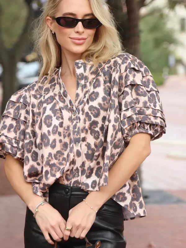LEOPARD DENIM PLEAT SLV TOP